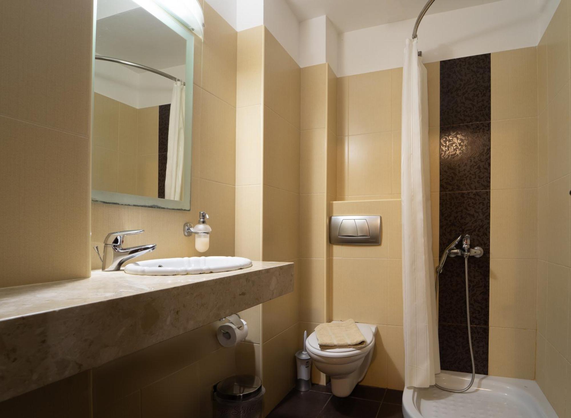Hotel Golden Rose 3*