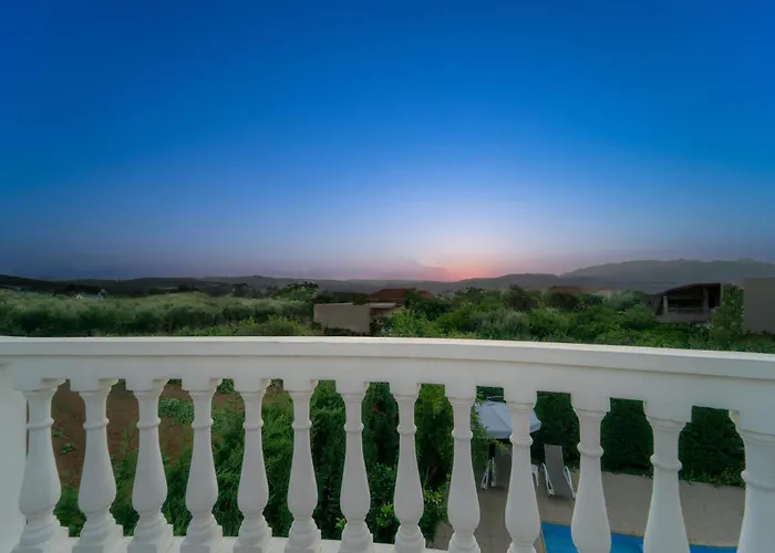 Golden Rose Suites